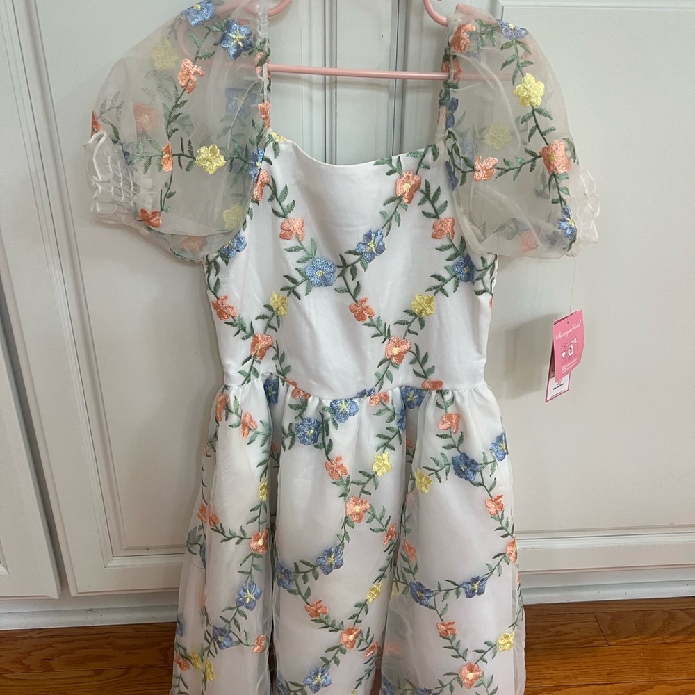 Rare Editions NWT White Dress with Floral Embroidery